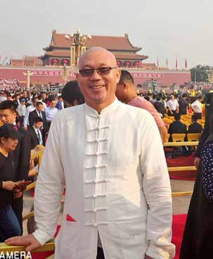 《财富与艺术》——2025年胡润最具收藏潜力艺术家屈大有